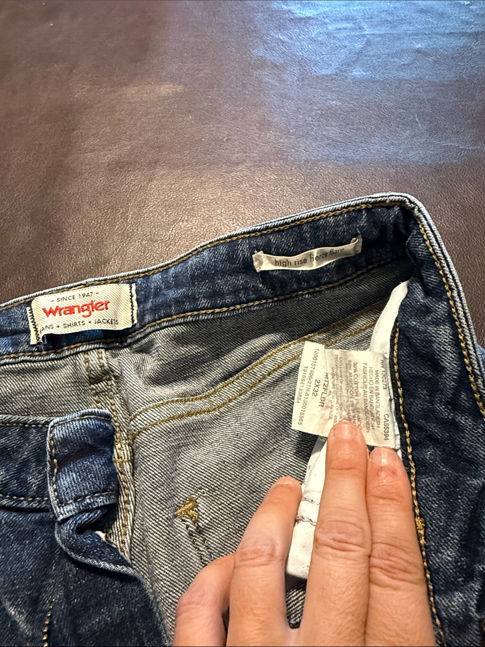 Wrangler Women's Blue Flare Jeans with Raw Hem - Picture 3 of 3